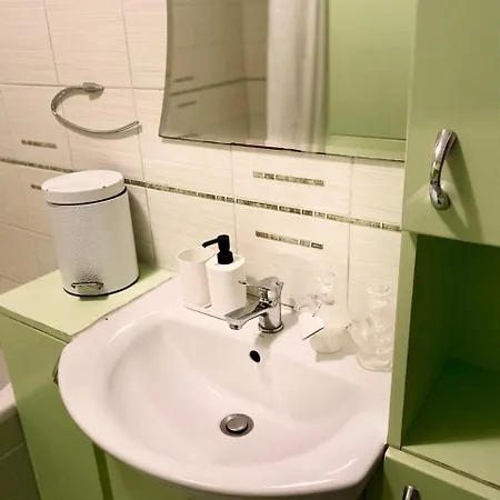 Apartamento Three-room On Skarbka Z Gor Varsóvia